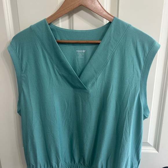 NWOT Old Navy Active Cloud Motion Large Tall Teal Sleeveless V-Neck Top. Go dry - Picture 7 of 11